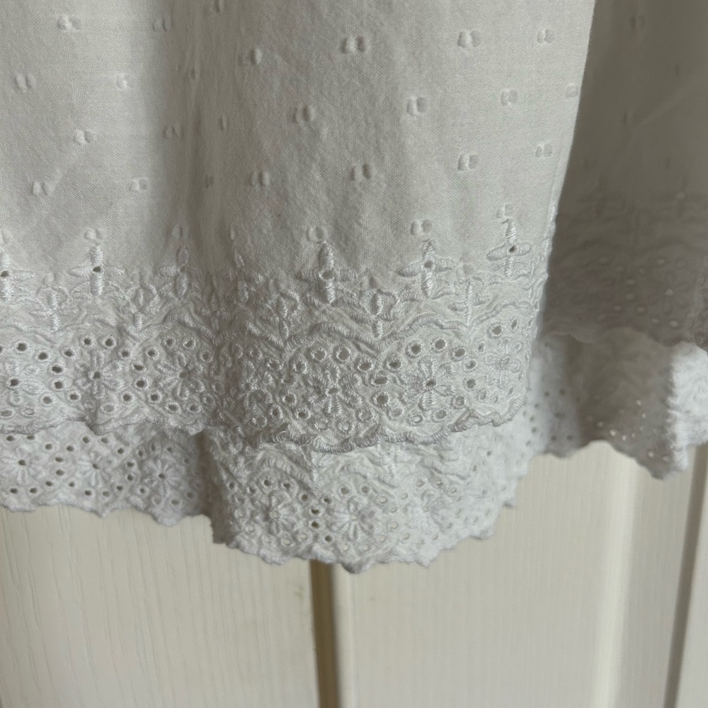 Old Navy textured Swiss Dot flutter sleeve tie back  embroidered blouse small - Picture 6 of 11